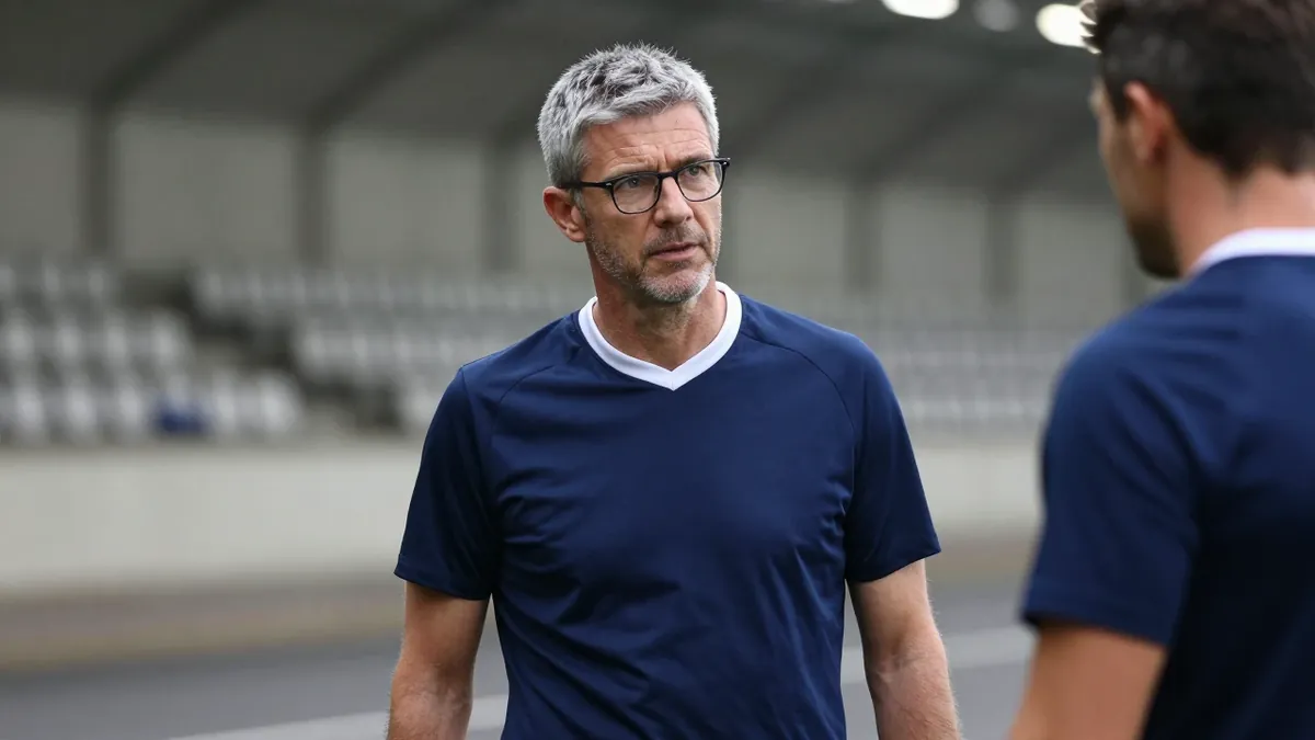 Oxford United Coach Praises Mills Ahead of Preston Move